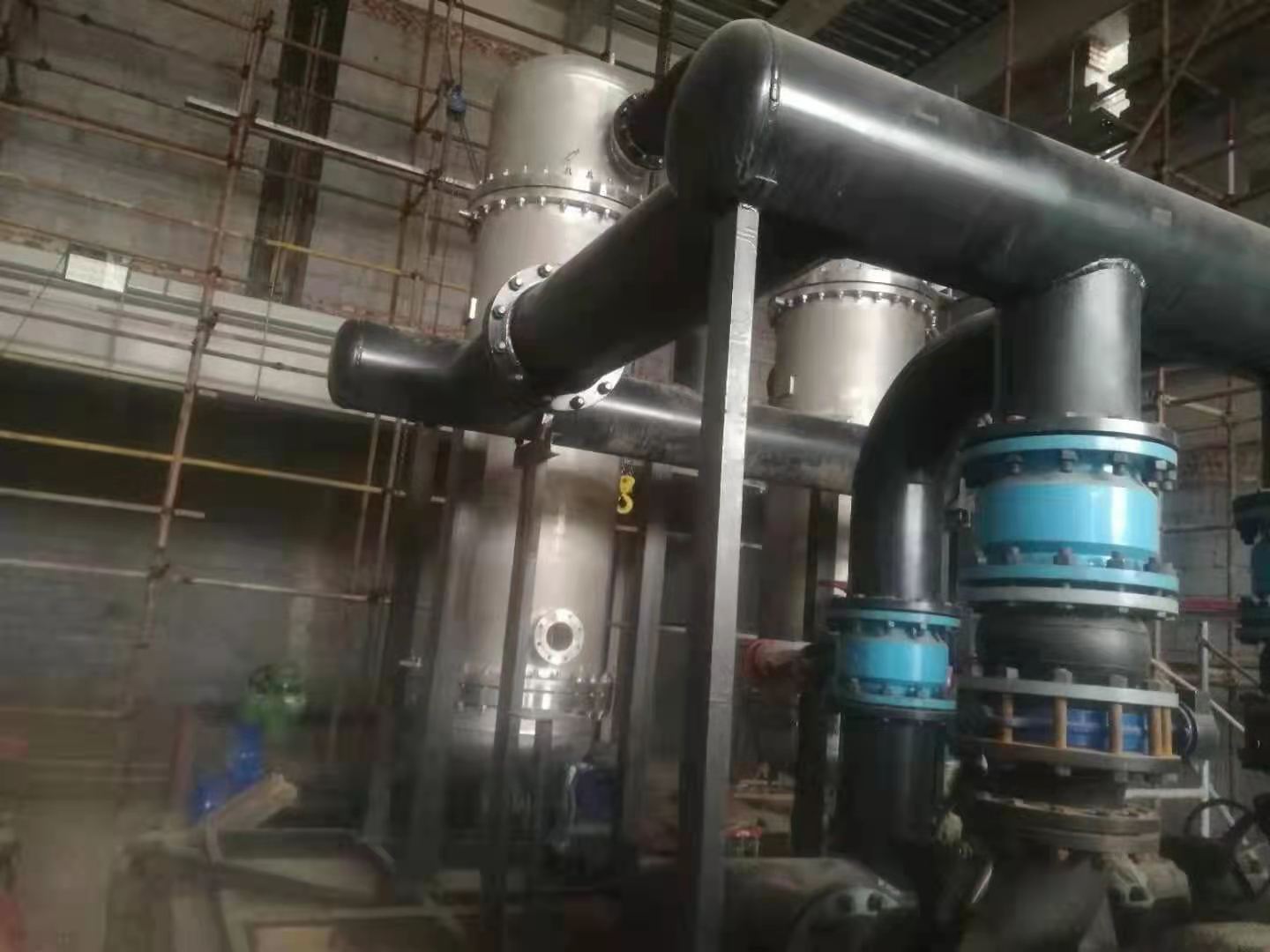 山西盂县某电厂换热器机组施工中